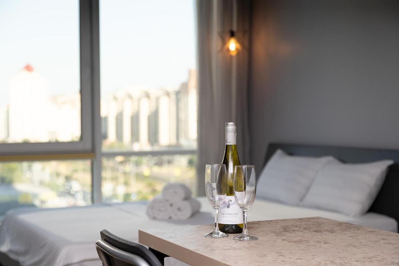 Stylish Panoramic Apartments. Smartplaza. Metro Minskaya Kyjev Exteriér fotografie