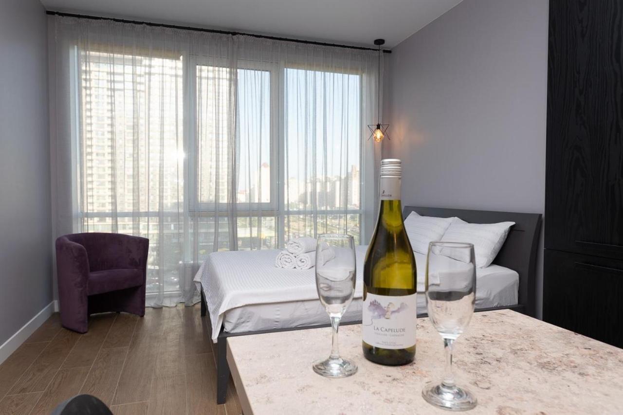 Stylish Panoramic Apartments. Smartplaza. Metro Minskaya Kyjev Exteriér fotografie